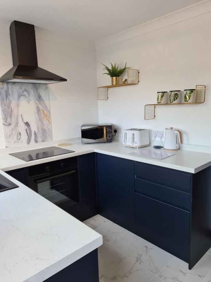 Stunning 2 Bed House Near Coastal Path/Lake/Beach Llanelli Exterior photo
